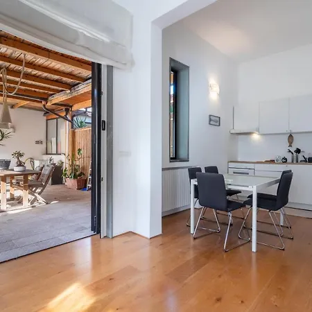 Con Terrazza Privata Барі